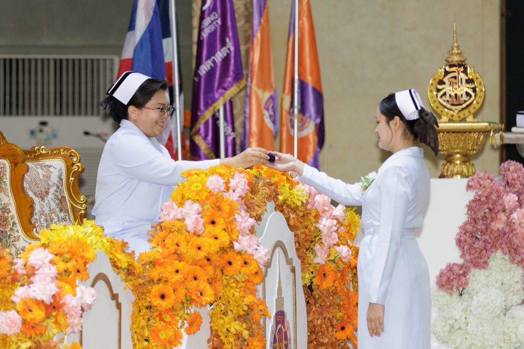 สำนักวิชาพยาบาลศาสตร์ ม.วลัยลักษณ์ จัดพิธีมอบหมวกพยาบาลและประกาศนียบัตร ประจำปี 2568