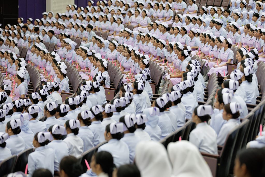 สำนักวิชาพยาบาลศาสตร์ ม.วลัยลักษณ์ จัดพิธีมอบหมวกพยาบาลและประกาศนียบัตร ประจำปี 2568