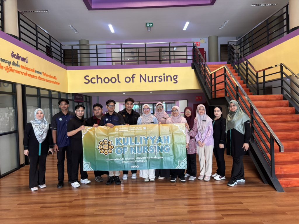 IIUM professors presenting nursing innovations and research collaboration to faculty and students at Walailak University School of Nursing.
